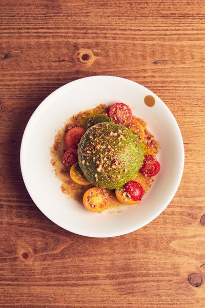 assiette de tomates servie au restaurant toulouse le 5